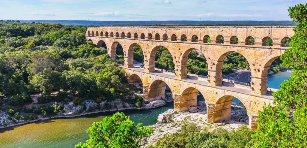 Activité 4. Découvrir le pont du Gard pour se plonger dans l'époque romaine