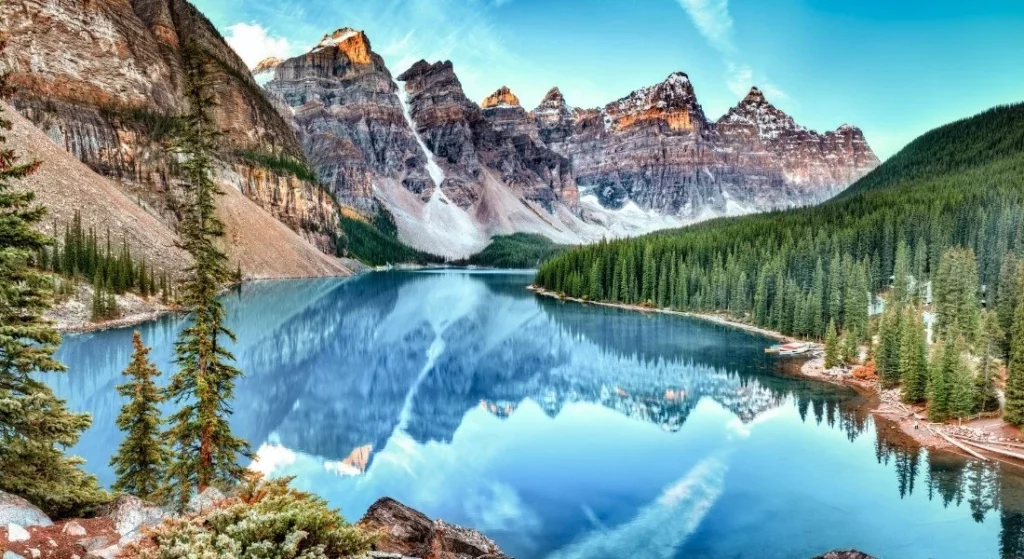 Image avec le paysage du lac de Banff avec ses montagnes