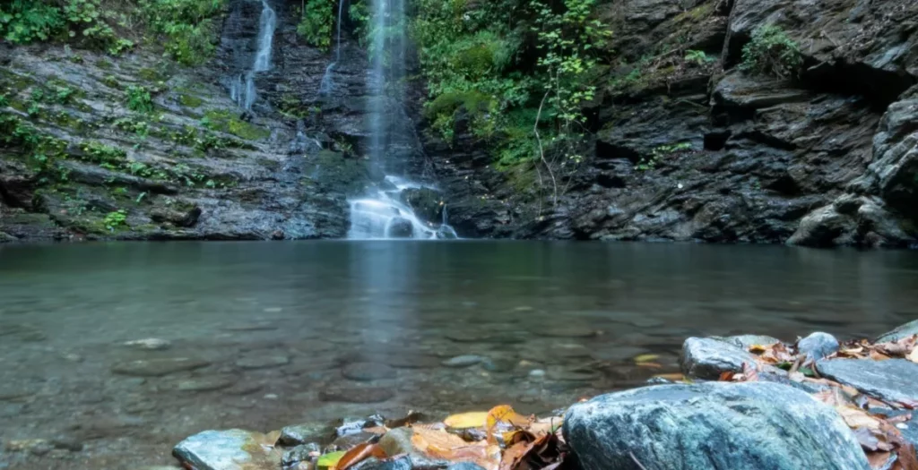 Image de la cascade en Martinique, d'Anba so